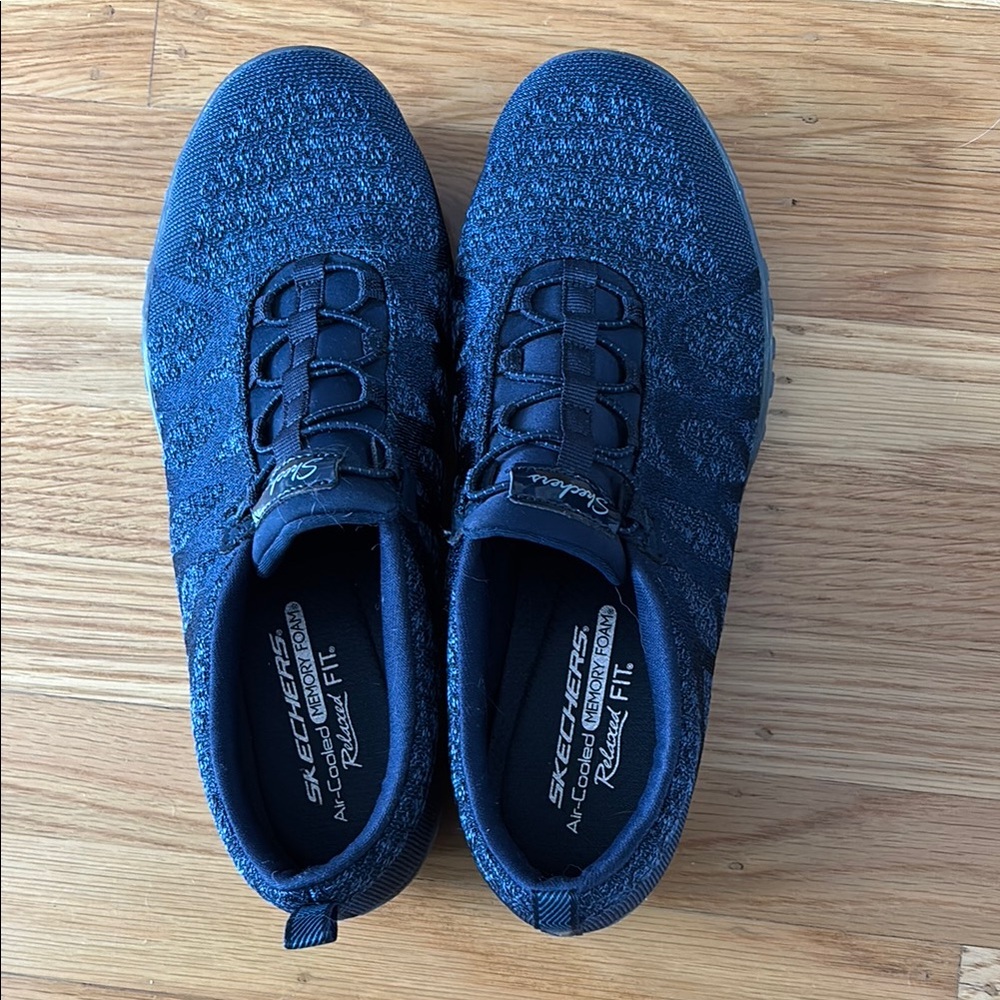 Skechers women’s Navy Breathe Easy Sneakers